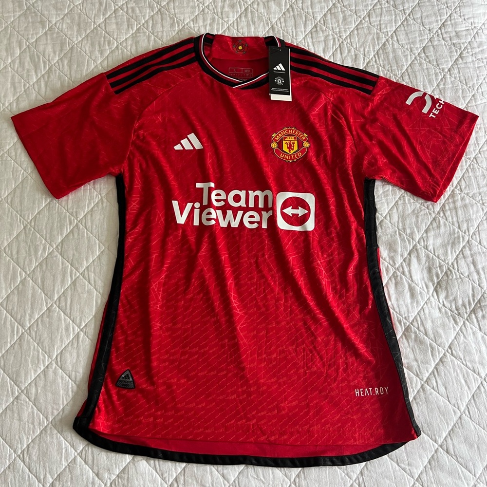 Manchester United ‘23 home jersey